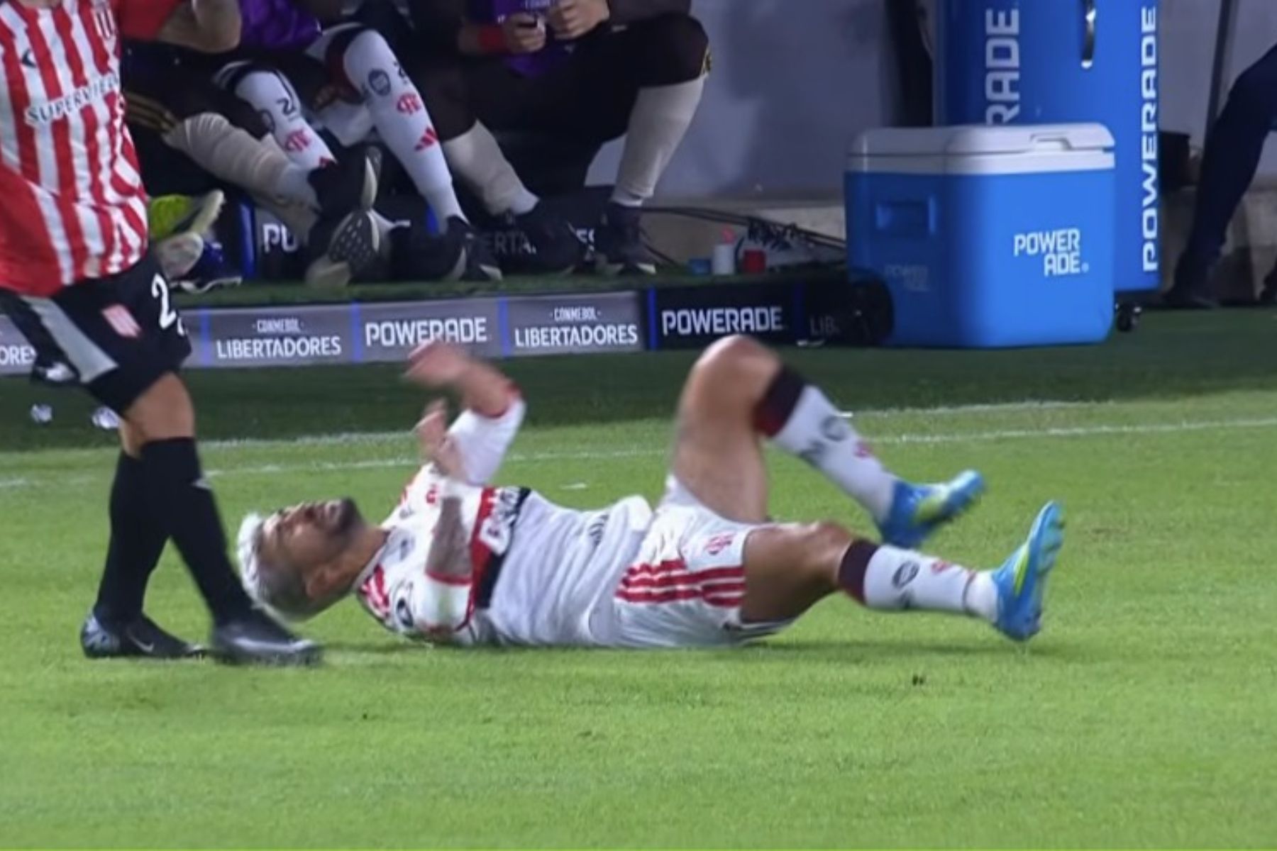 Arrascaeta sofre fratura na clavícula e vira preocupação no Flamengo