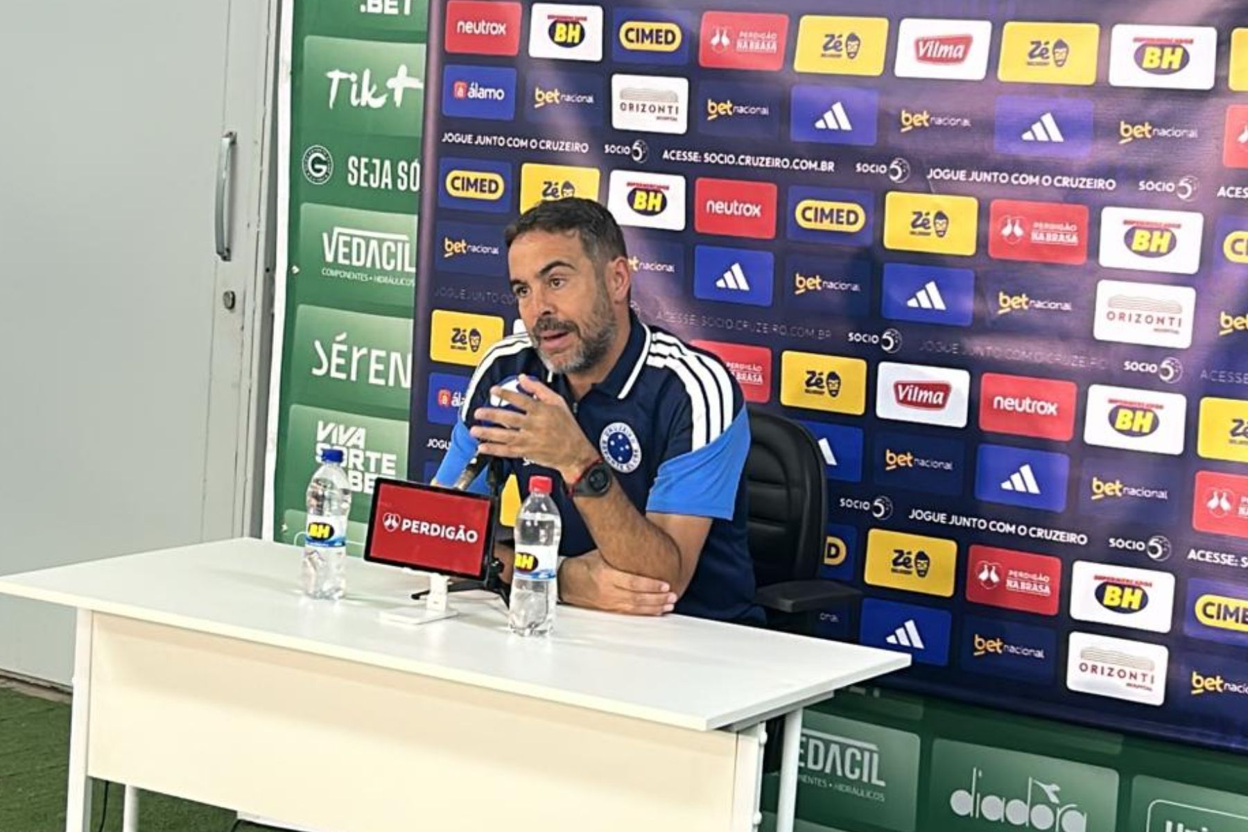 Artur Jorge é direto e aponta o que falta ao Cruzeiro após empate com Goiás