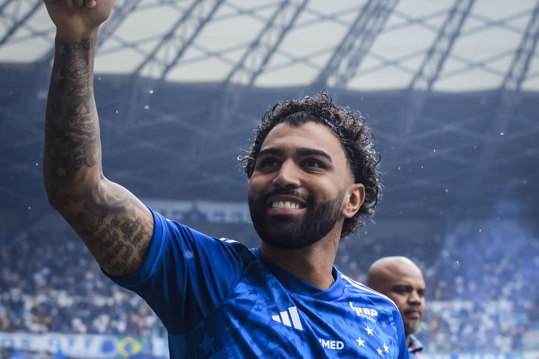 Cruzeiro gastou mais de R$ 140 milhões em luvas e comissões em 2025; veja detalhes