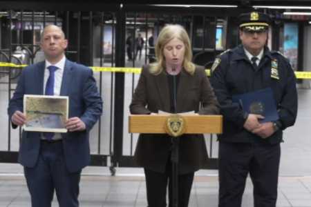 Polícia de Nova York realizou coletiva de imprensa após o ataque • Reprdução / @NYPDnews