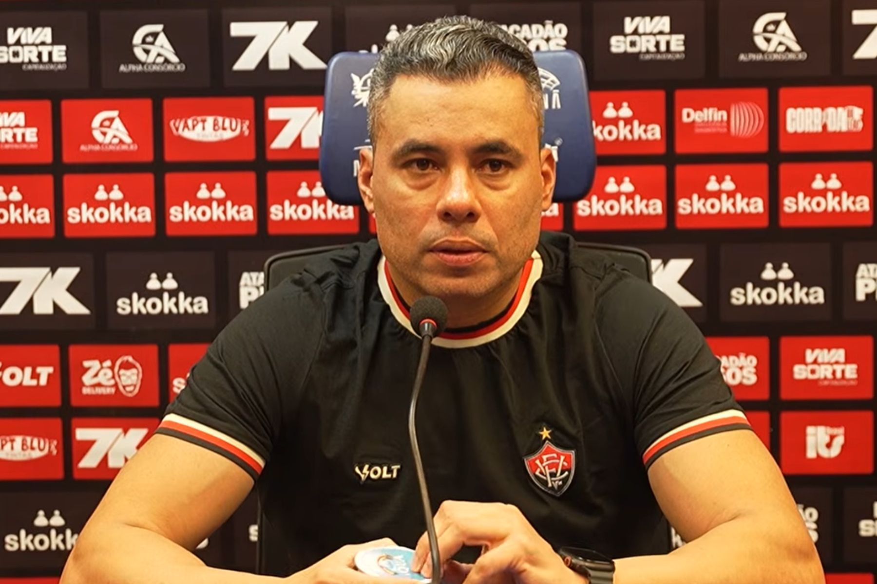 Técnico do Vitória critica VAR e mostra confiança em classificação contra o Flamengo