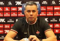 Técnico do Vitória critica VAR e mostra confiança em classificação contra o Flamengo
