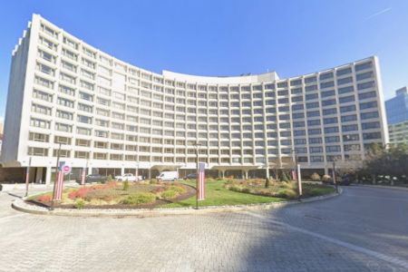 Hotel está localizado próximo a Casa Branca, em Washington