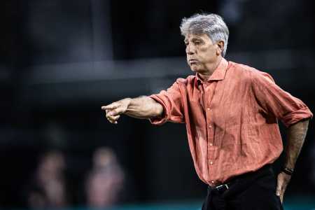 Renato Gaúcho em jogo contra o Coritiba pelo Brasileirão
