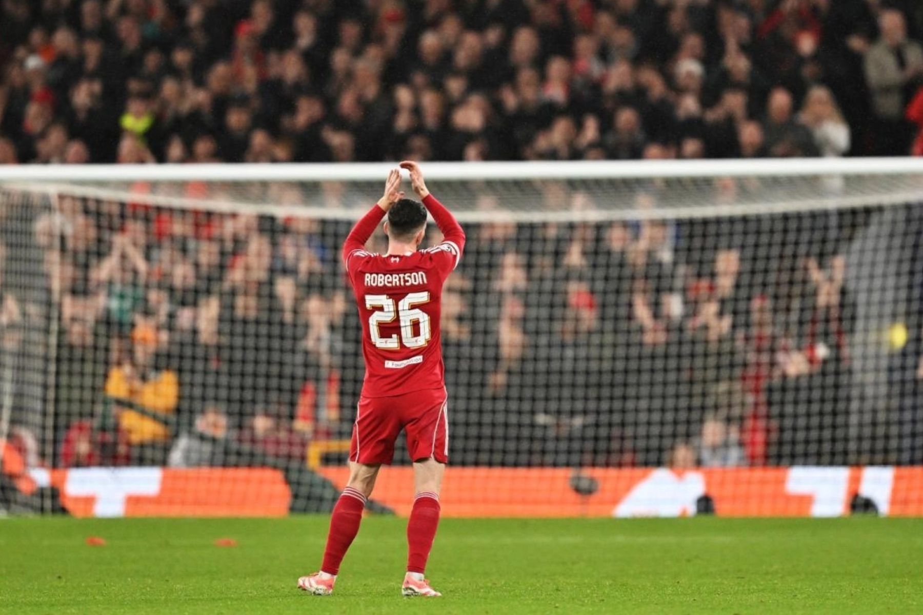 Robertson anuncia saída do Liverpool após nove anos e diversos títulos