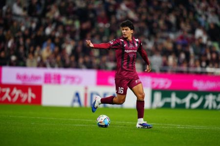 Caetano em ação pelo Vissel Kobe, do Japão