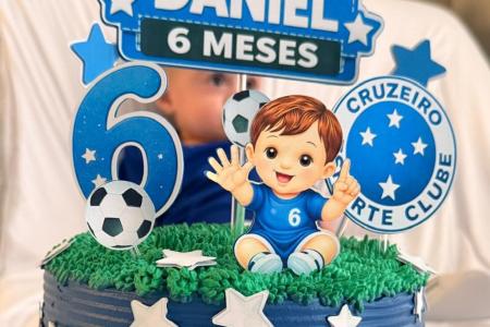 O bolo dos seis meses de vida de Daniel, filho de Wellington Paulista, ex-Cruzeiro