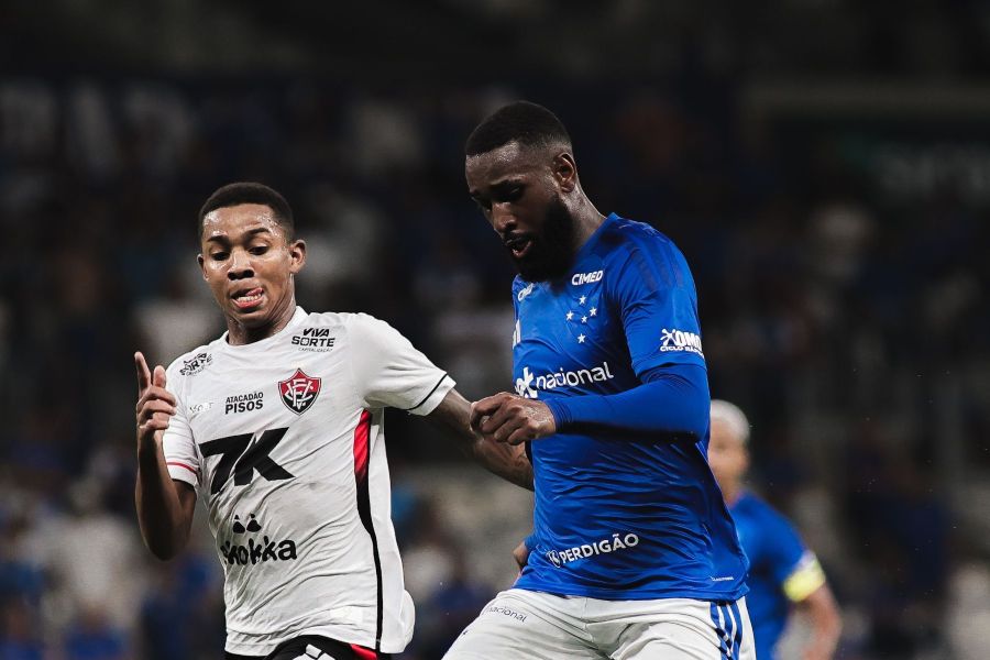 Artur Jorge muda papel de Gerson no Cruzeiro e tem resposta positiva em estreia