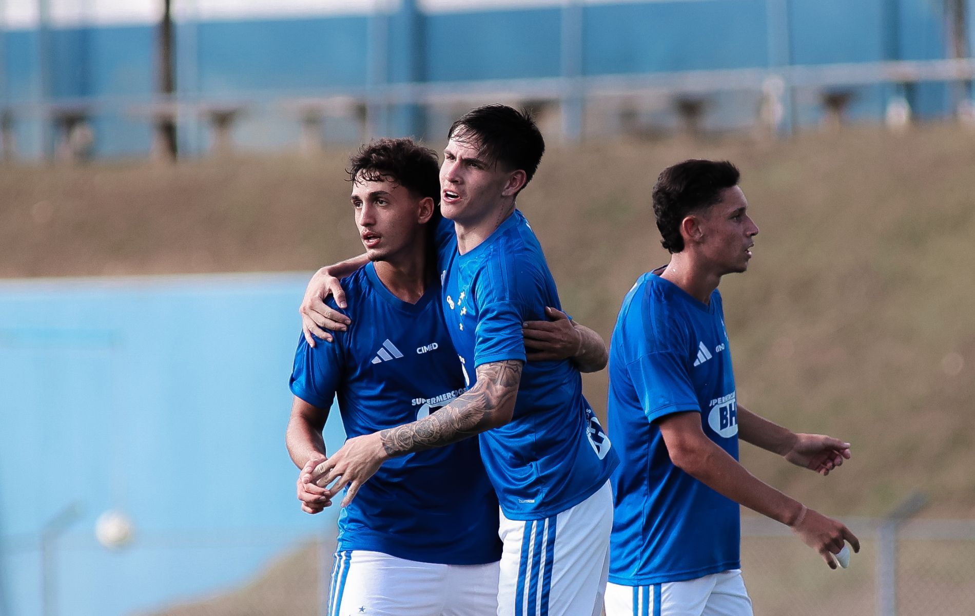 Cruzeiro aplica virada sobre o Vasco e cola na liderança do Brasileirão Sub-20