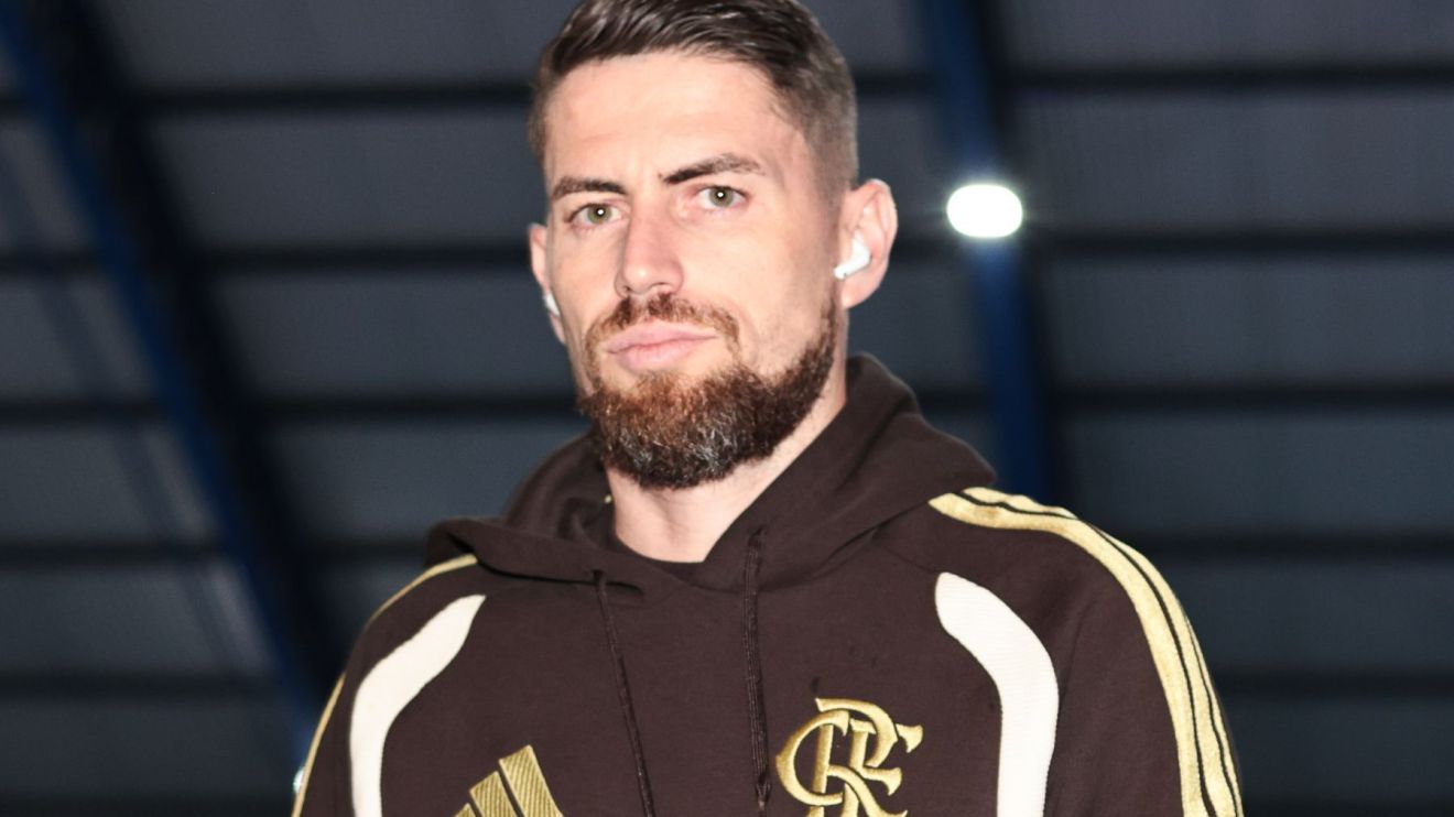 Jorginho, do Flamengo, lamenta episódio com Chappell Roan: 'Mal-entendido'