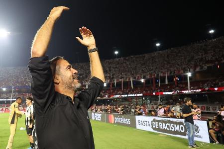 Artur Jorge celebra classificação do Botafogo sobre o São Paulo em 2024