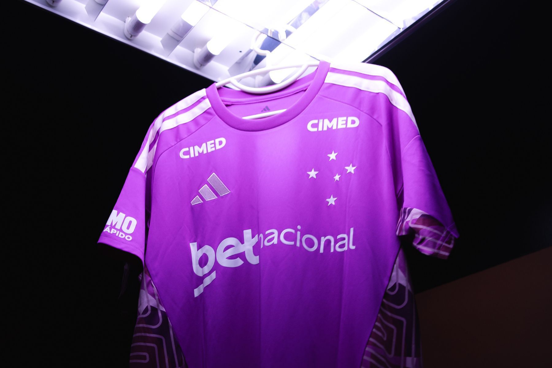 Cruzeiro 'repete a dose' e estreia uniforme contra o São Paulo; veja