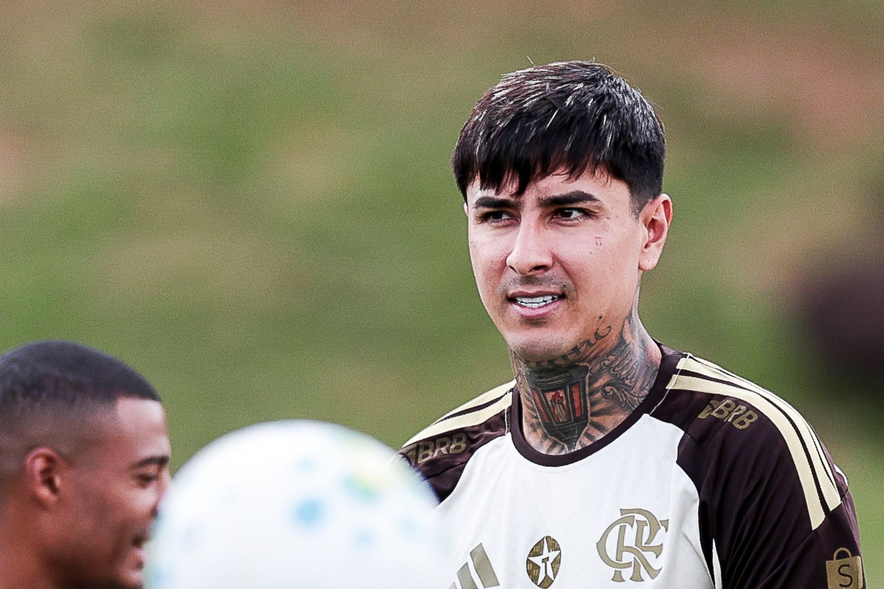 Flamengo informa lesão de Erick Pulgar e fratura de Everton Cebolinha