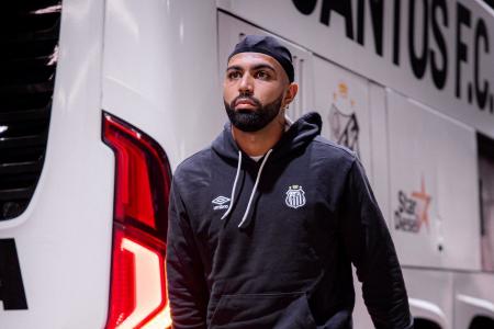 Gabigol está confirmado entre os reservas do Santos para a partida contra o Flamengo