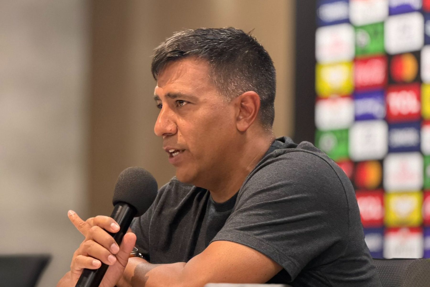 Favorito contra o Cruzeiro? Técnico do Barcelona-EQU responde e projeta duelo