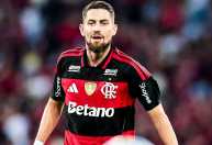 Flamengo celebra 'aniversário' de Jorginho, titular da equipe