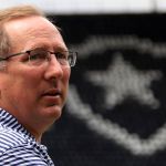 Pressionado, John Textor promete aporte de mais de R$ 100 milhões na SAF do Botafogo