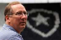 John Textor propõe futuro no Botafogo: 'Oportunidade para reestruturar'
