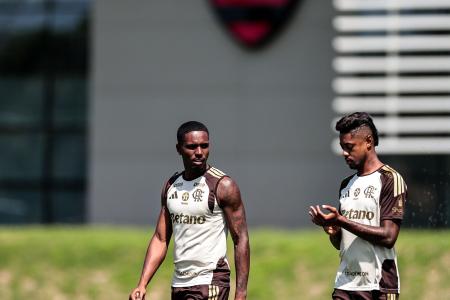 Evertton Araújo e Bruno Henrique estão à disposição de Leonardo Jardim para a estreia do Flamengo na Libertadores