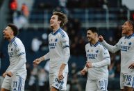 Cria do Cruzeiro brilha em goleada de 7 a 0 e é destaque entre brasileiros na Europa