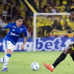 Fagner aproveita brecha e deixa 'recado' em vitória do Cruzeiro na Libertadores