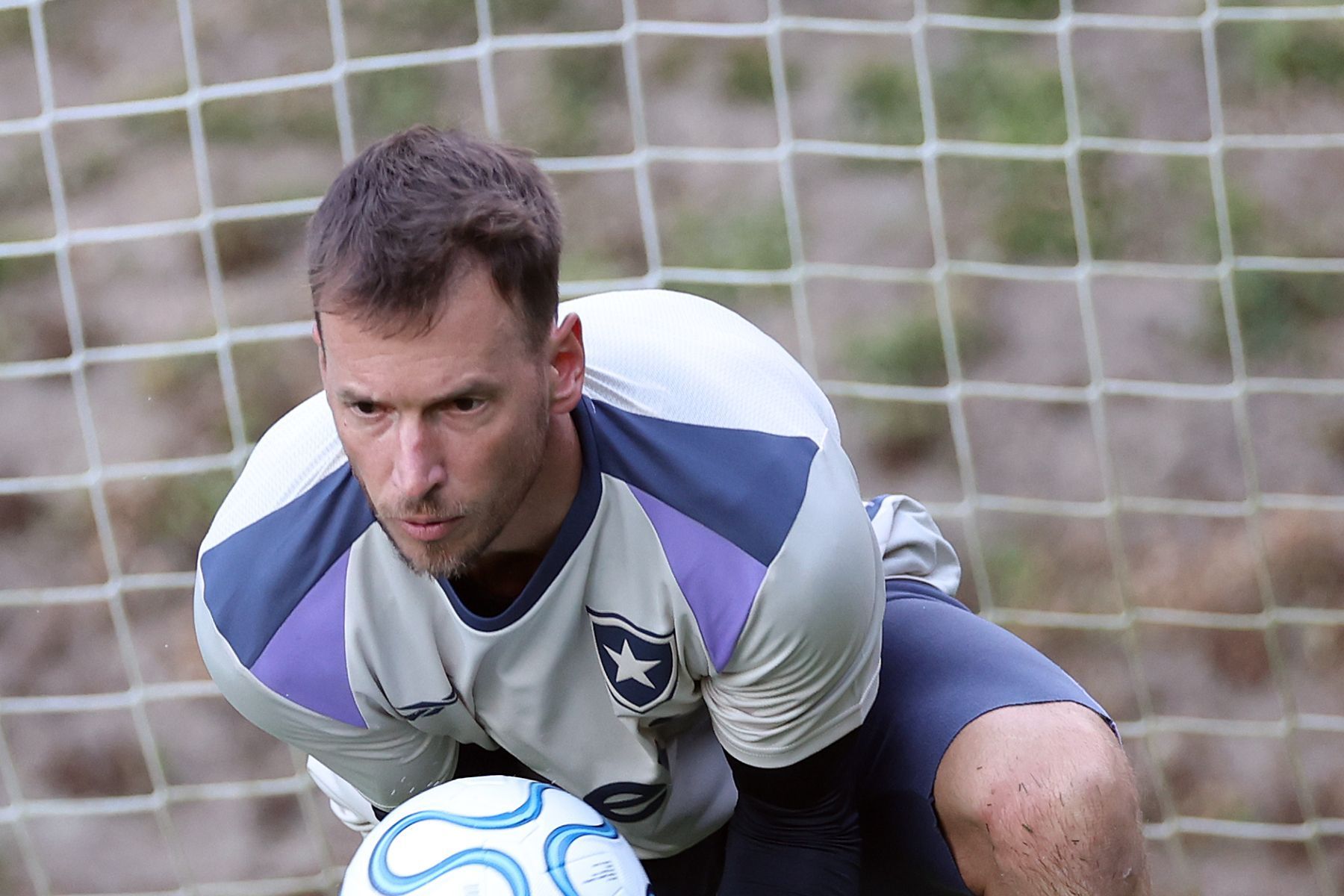 Botafogo tem parada da Copa do Mundo para resolver a posição de goleiro