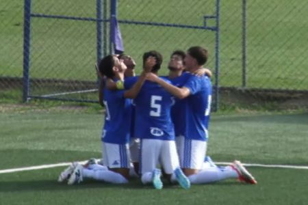 Jogadores do Cruzeiro Sub-20 comemoram goleada sobre o Cuiabá