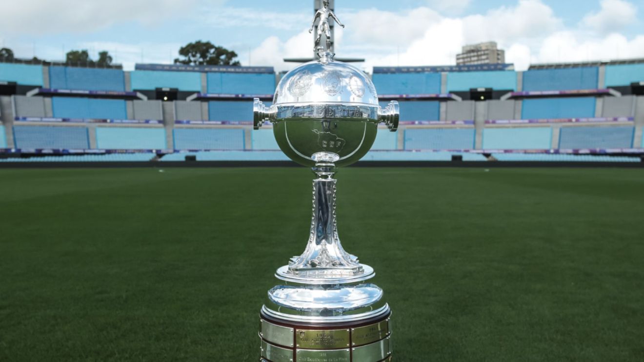 Rival do Cruzeiro na Libertadores perde atacante após grave lesão