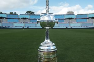 Rival do Cruzeiro na Libertadores perde atacante após grave lesão