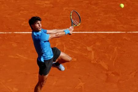Carlos Alcaraz em ação no Masters 1000 de Monte Carlo