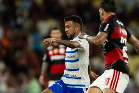 Matheus Henrique em ação pelo Cruzeiro contra o Flamengo • Thais Magalhães/Cruzeiro