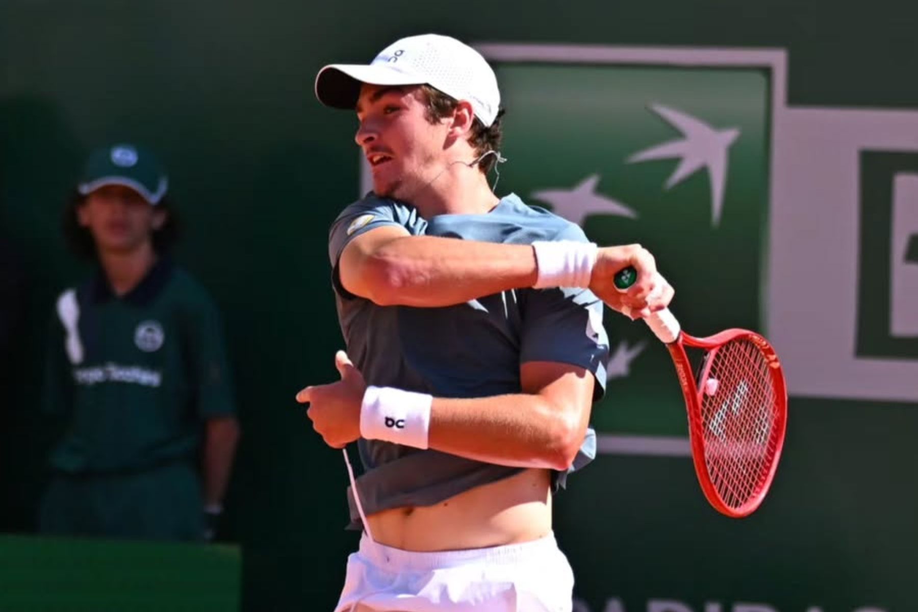 João Fonseca joga bem, mas perde para Zverev e dá adeus ao Masters de Monte Carlo