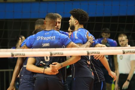 Suzano comemora ponto sobre o Itambé Minas na Superliga Masculina