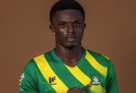 Jogador morre em ataque a ônibus de equipe após jogo em Gana