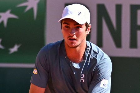 João Fonseca em ação no saibro europeu