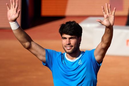 Carlos Alcaraz em ação no ATP 500 de Barcelona