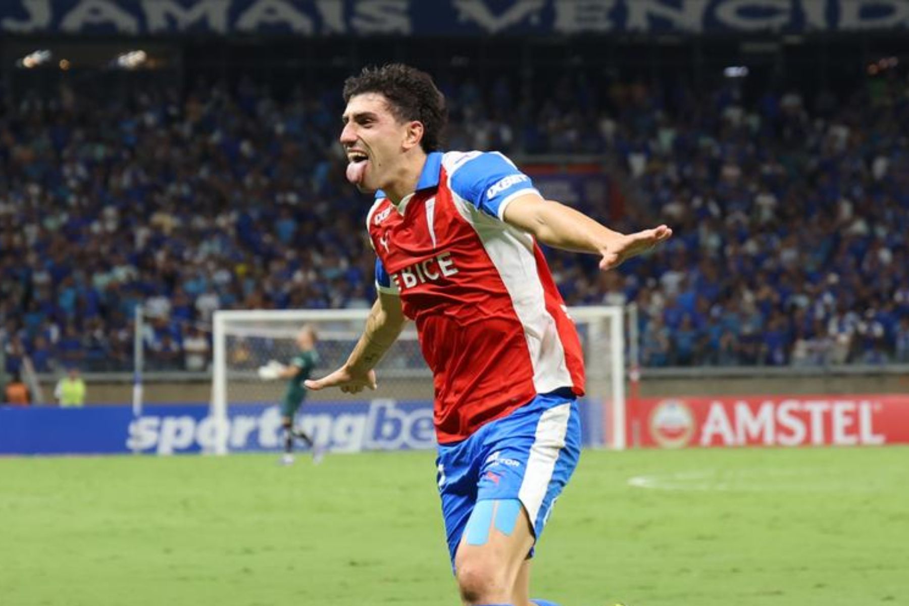 Cruzeiro sofre gol no fim e perde para U. Católica no Mineirão pela Libertadores