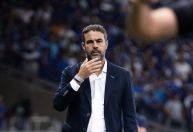 Cruzeiro: Artur Jorge reflete sobre jogadores criticados e aponta necessidade