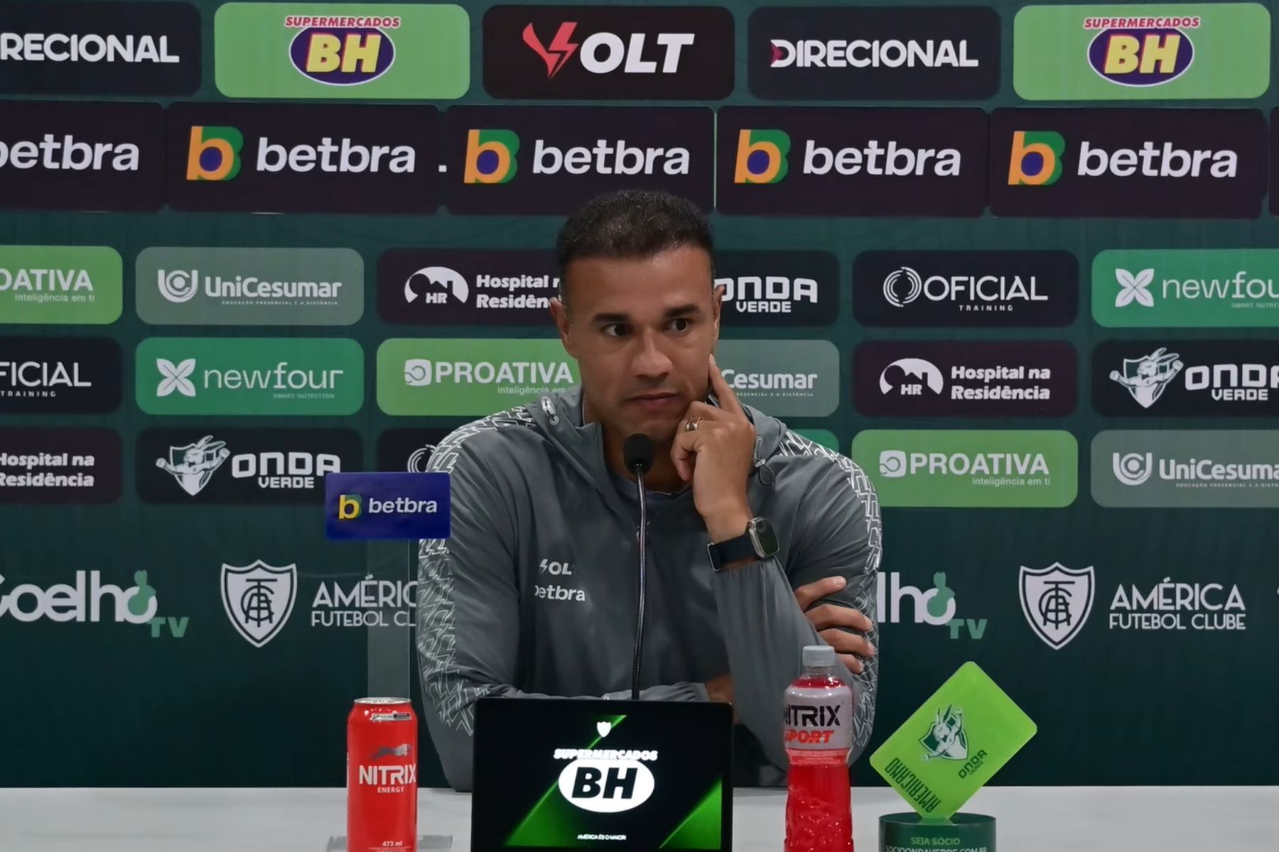 Roger Silva exalta Valentim após vitória que encerrou jejum do América