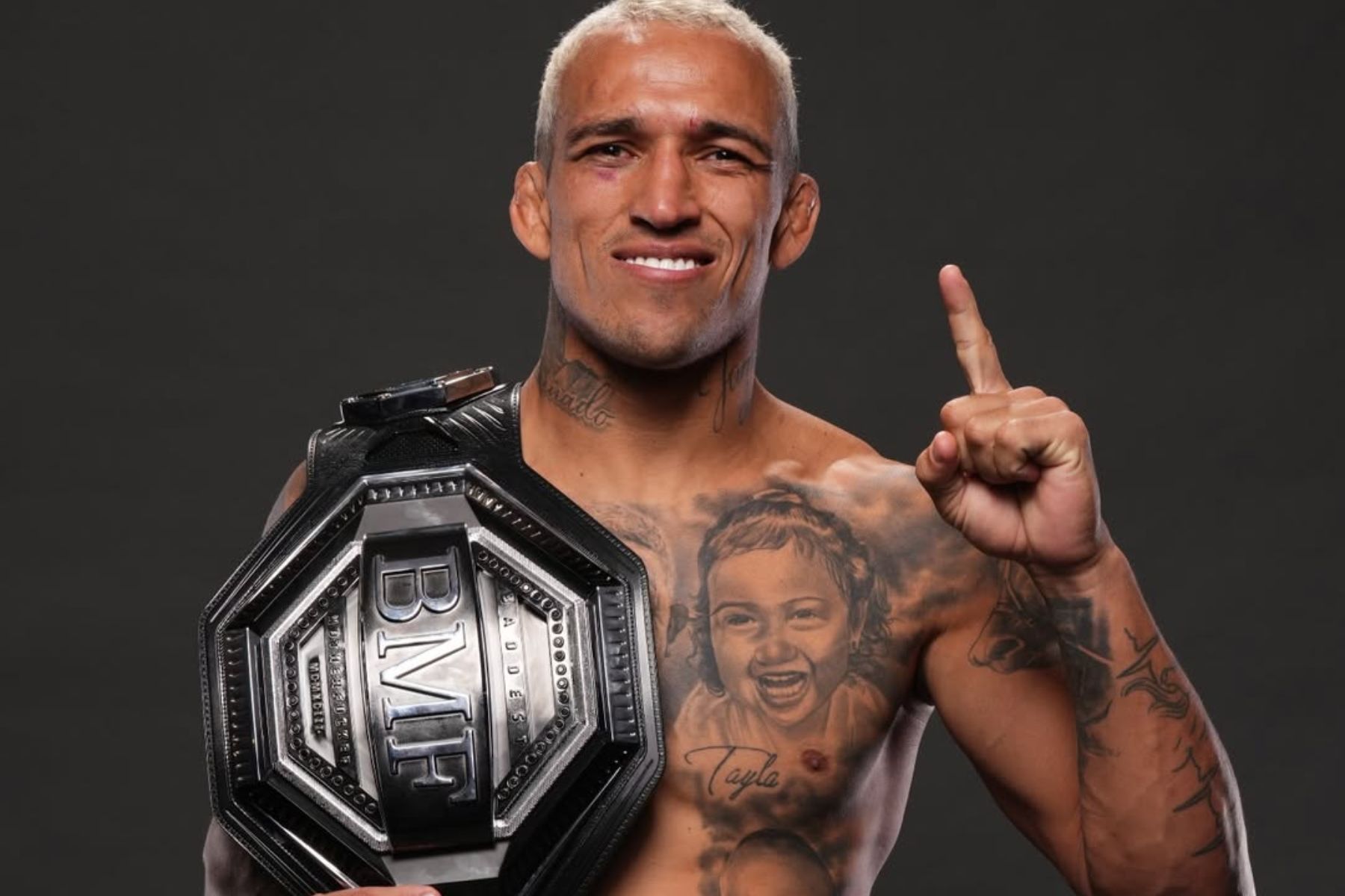 Filha de Charles do Bronxs brilha em estreia no jiu-jitsu e pai se derrete