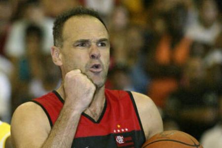 Oscar Schmidt encerrou a carreira no Flamengo, em 2003