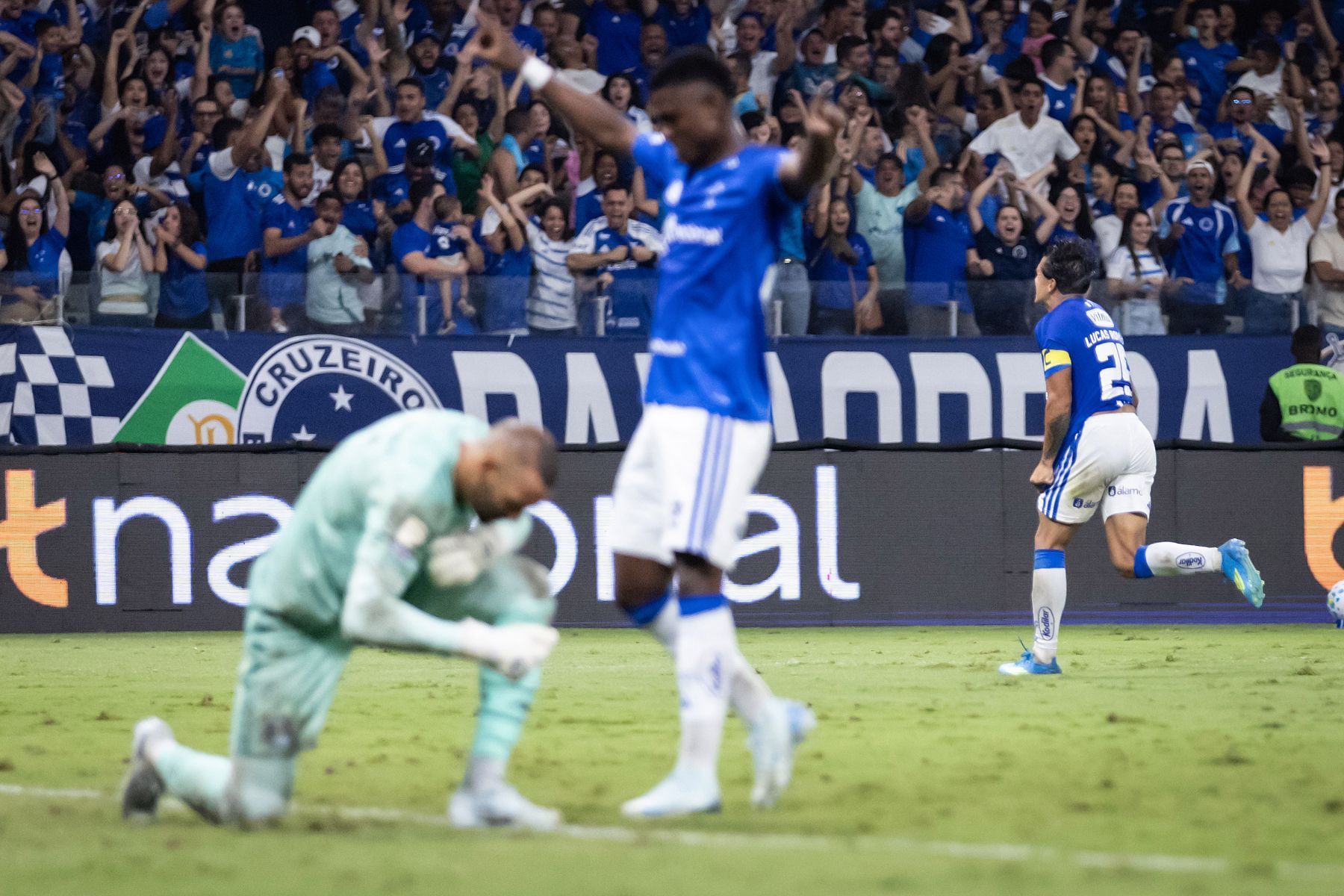 Com Artur Jorge, Cruzeiro volta a ter Mineirão como 'fortaleza' na Série A