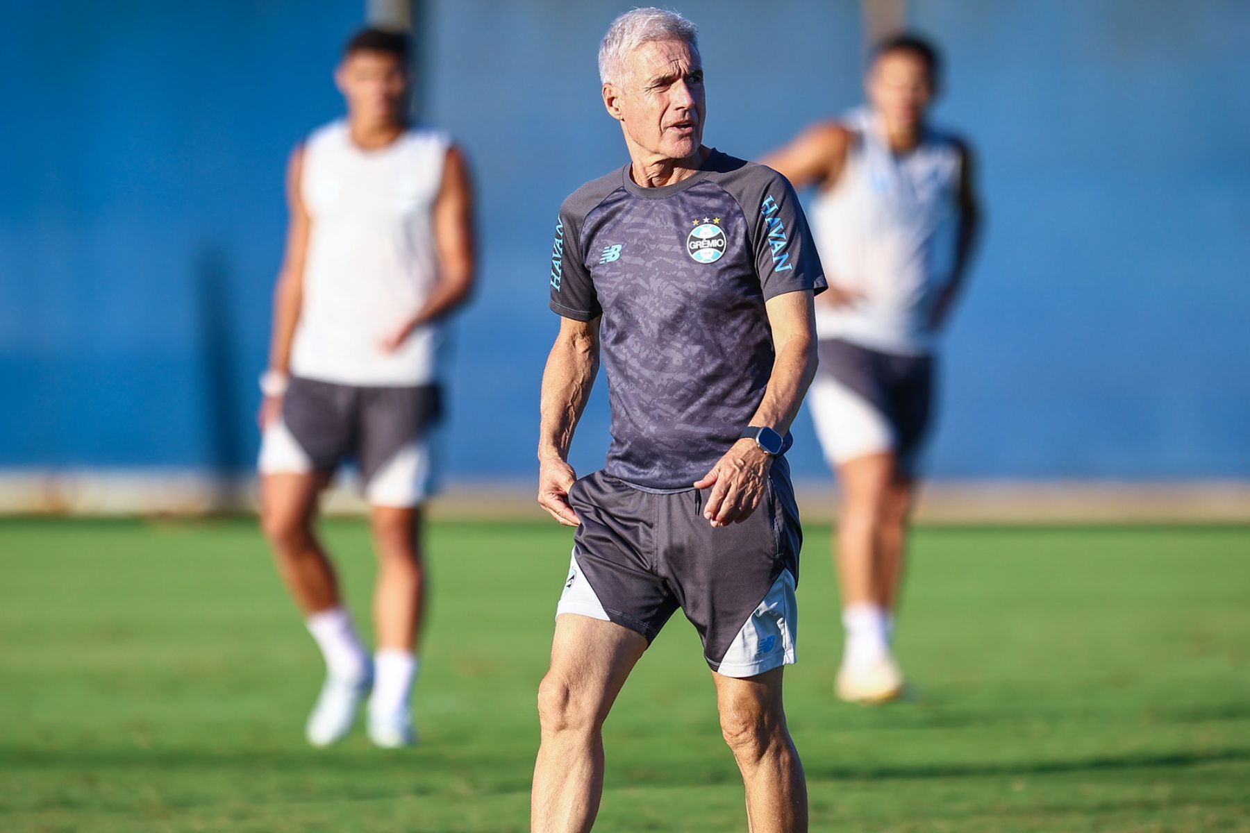 Para aliviar pressão, Grêmio recebe Confiança em estreia na Copa do Brasil