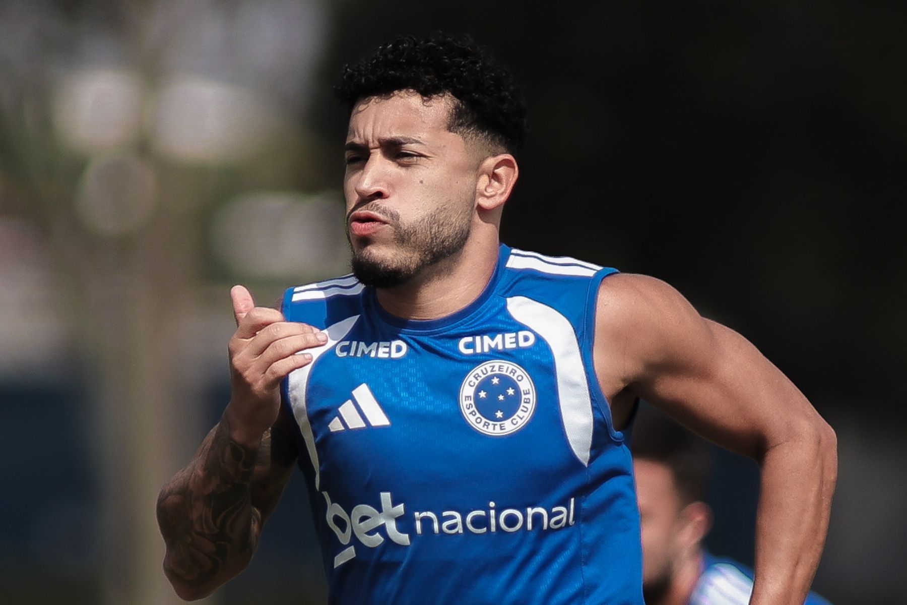 William volta a ser relacionado e é opção para o Cruzeiro diante do Goiás