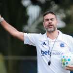 Escalação do Cruzeiro: Artur Jorge surpreende e muda goleiro contra o Goiás
