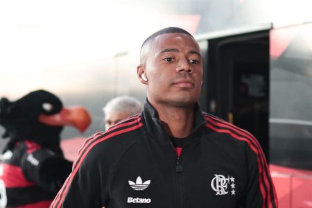 De La Cruz será titular do Flamengo contra o Vitória