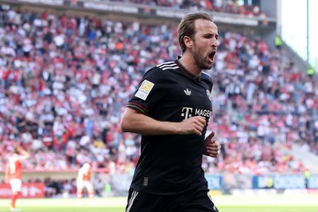 Harry Kane comemora um dos gols do Bayern de Munique na Bundesliga
