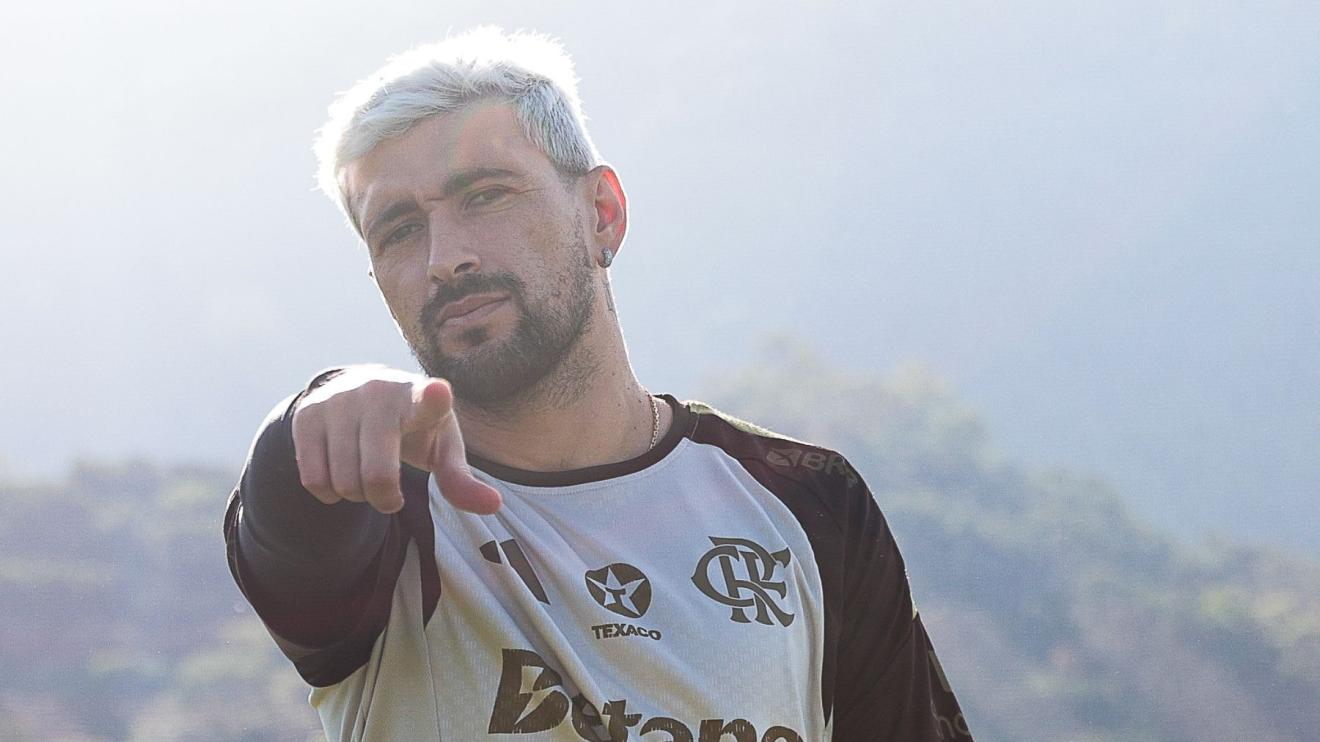 Arrascaeta lamenta lesões, mas celebra retorno ao Flamengo: 'Cabeça firme'