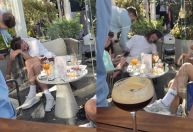 Meia do Everton, Grealish é visto desacordado em bar de Manchester