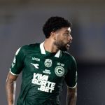 Ex-Cruzeiro, meia do Goiás sofre lesão e deve perder decisão na Copa do Brasil
